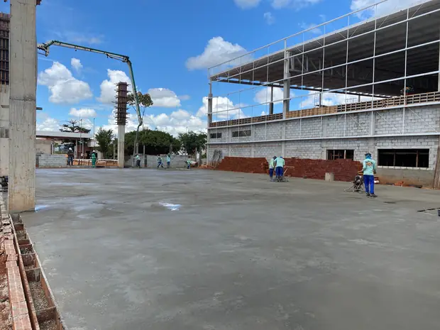 Estrutura e piso industrial — obra executada pela Soleeng