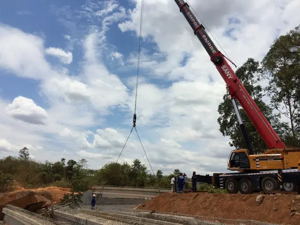 Içamento de peças pré-moldadas — obra executada pela Soleeng