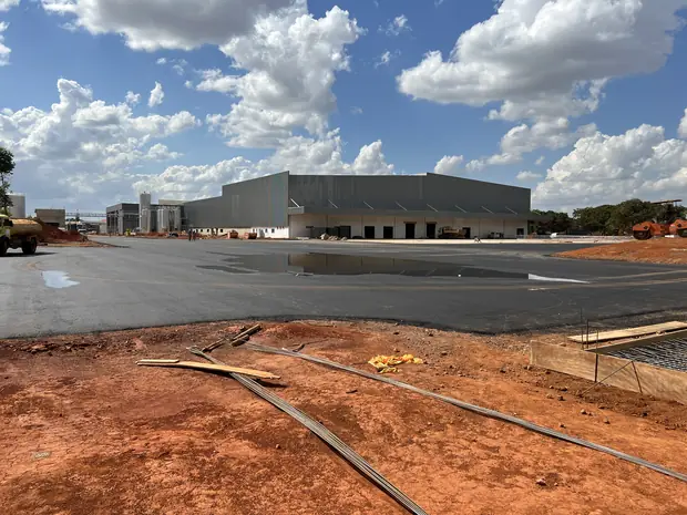 Pátio em concreto armado — obra executada pela Soleeng
